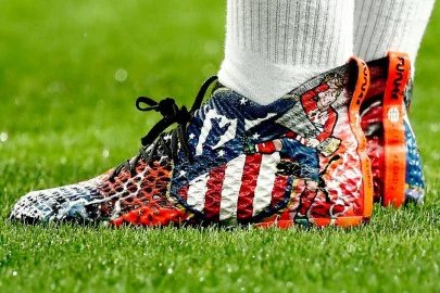 Scarpe Griezmann campo Future dipinte.webp